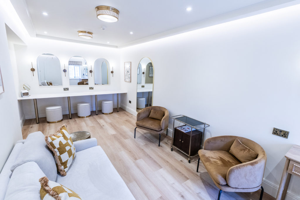 Featuring stylish décor, comfortable seating, large mirrors, and balanced lighting, The Dressing Room is ideal for wedding morning preparations, pre-ceremony photos, and creating unforgettable memories. 